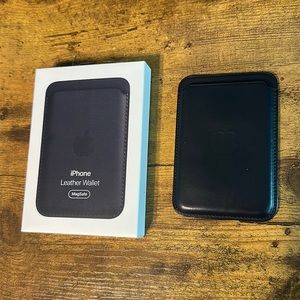 Apple iPhone leather wallet - black